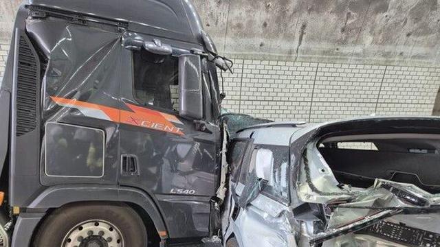 경상자 늘어 총 16명 부상…천안논산고속도 9중 추돌(종합)