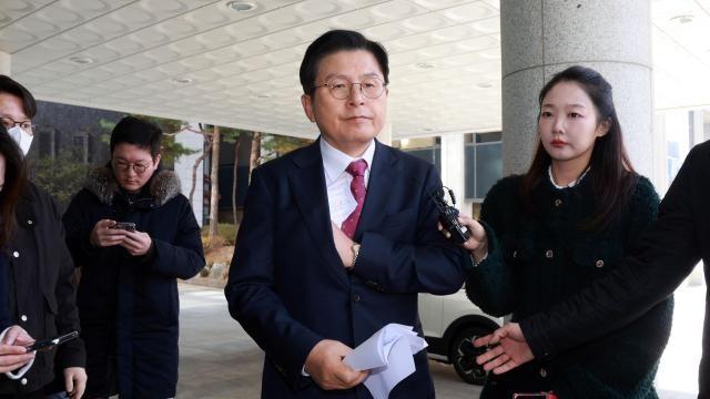 특검, '내란 선전선동' 황교안 자택서 전격 체포...한덕수 재판부 1월말 선고 