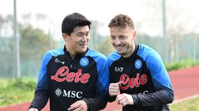 아스널 ‘김민재 흐비차 같은 선수 찾아와’ 나폴리 선수발굴 책임자 영입