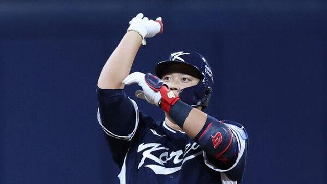 전역 앞둔 한동희, 대표팀서 연일 장타쇼…롯데가 웃는다