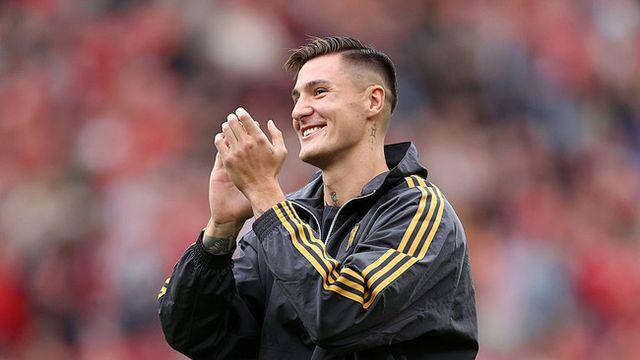 “세슈코가 호일룬보다는 낫다”→‘12경기 2골 1도움’ ‘1,269억’ 공격수, 맨유 선배가 옹호했다