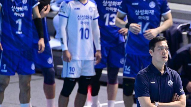 [SD 인천 인터뷰] “복합적인 문제” 변화 다짐했지만 1주일 전과 같은 결과…대한항공에 2연패 한 삼성화재 김상우 감독의 답답한 심경