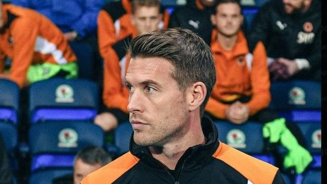 [공식발표] 황희찬, 울버햄턴 돌아가면 감독 바뀌어 있다! ‘구단 코치 출신’ 에드워즈 감독으로 컴백