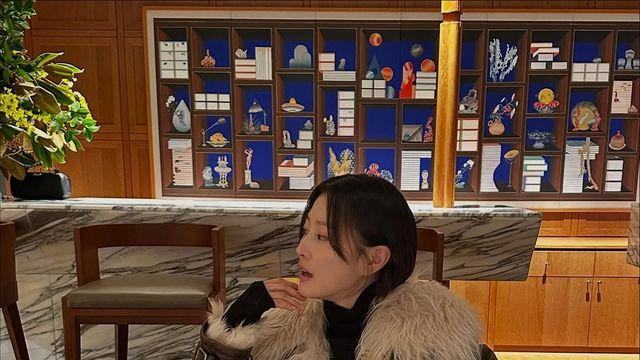 럭셔리와 귀여움 사이, 퍼 트리밍 재킷 추천 9