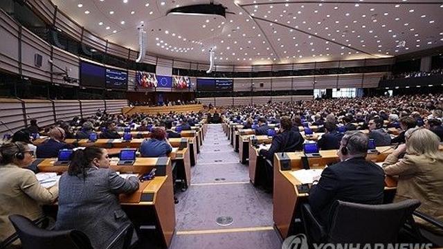 유럽의회 최대 정파, 극우와 손잡고 '기업 규제' 완화법안 통과