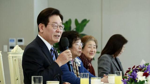 李대통령, 민주화운동 가족 초청 오찬…