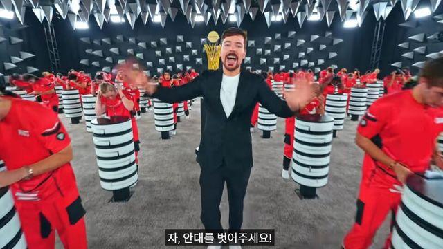 27살에 하루 250억원씩 버는 '세계 1위 유튜버 사나이' 스토리