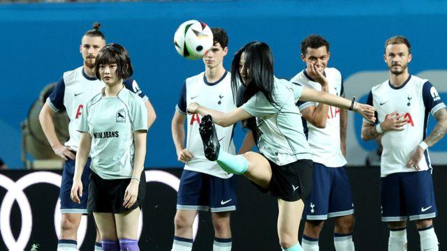 다시 보는 뉴진스 토트넘 경기 시축 장면 [AI스포츠]