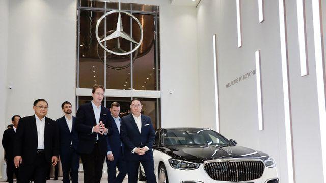 벤츠 회장, 압구정 마이바흐센터 방문…