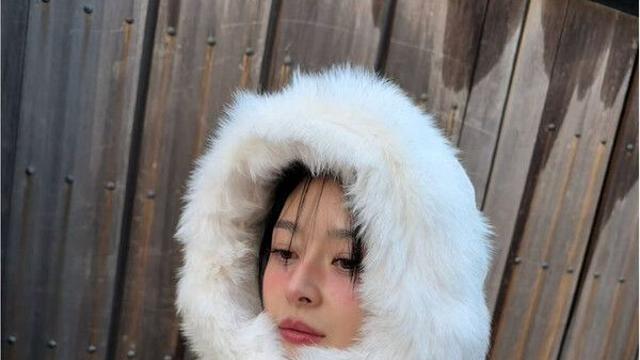 권나라 겨울 분위기 물씬…패딩도 어울려