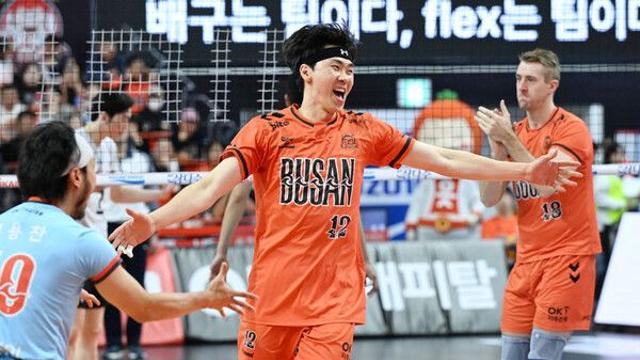 OK저축은행, 현대캐피탈 꺾고 부산서 첫 승 달성…페퍼도 2위 도약(종합)