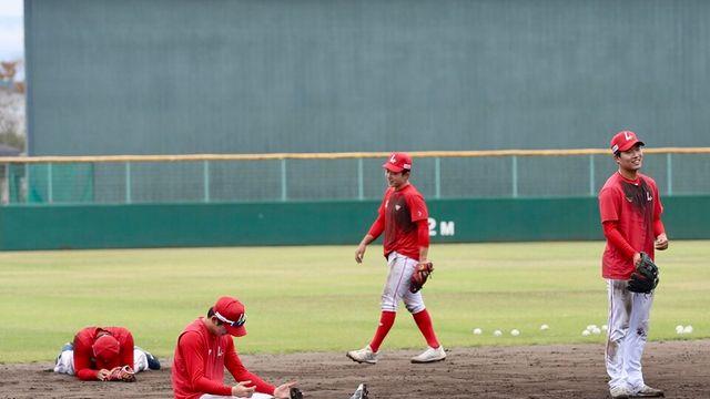 수비는 강팀의 필수 조건… 프로야구 SSG, 일본서 지옥의 2시간 펑고 훈련