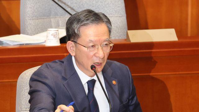 정성호, 까다로운 검사 파면 요건에 “그런 신분보장 필요한지 의문”