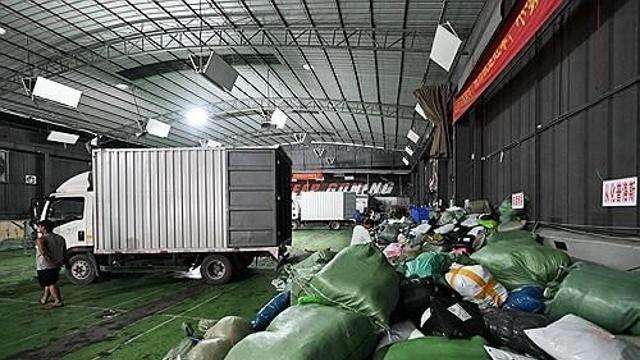 EU, 중국발 저가 소포에 '2유로 수수료' 조기 부과 시동