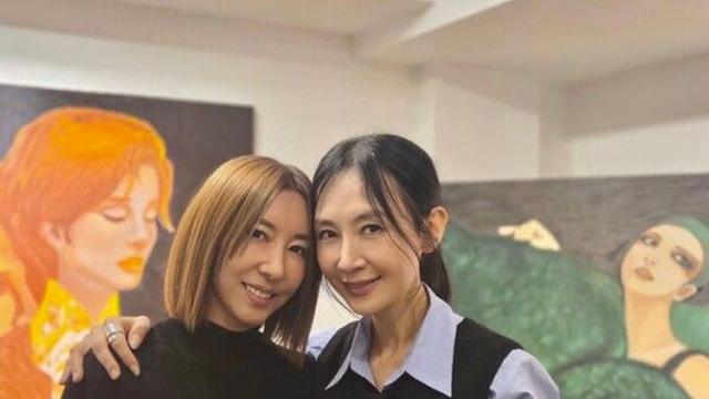 채시라, 김완선 전시회 방문하며 