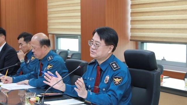 [사진기사]최주원 대전경찰청장, 유성署 치안 현장 점검