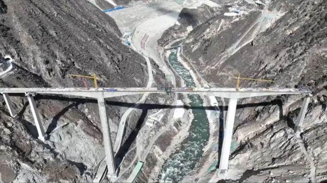 지난 1월 개통한 쓰촨성 758m 홍치대교 붕괴 