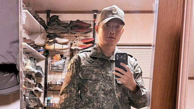 행보관 복장 차려입은 일본인