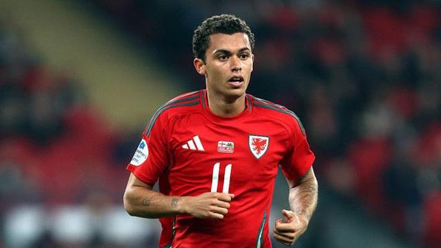 “어딘가 이상한 선수” 유럽 약체 웨일스에서도 후보로 밀린 브레넌 존슨, 토트넘과 대표팀 양쪽에서 ‘방황’ 중