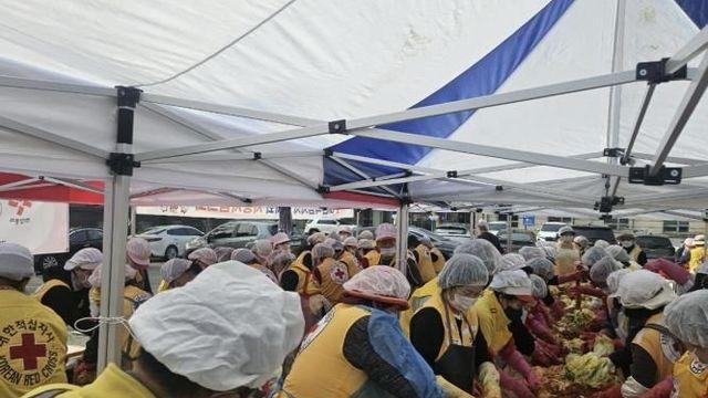 대한적십자사 시흥시협의회, '사랑의 김장 담기'로 따뜻한 나눔 실천