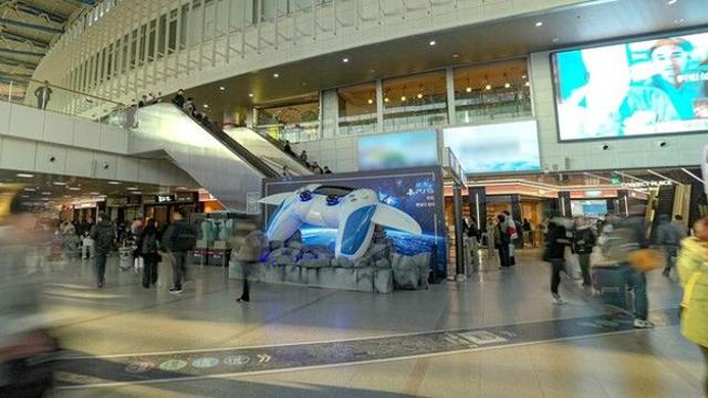 플레이스테이션, 서울역에 ‘아스트로봇’ 테마 초대형 전시물 공개