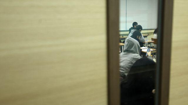 전자담배 소지해 ‘수능무효’…호흡곤란에 병원 이송 사례도