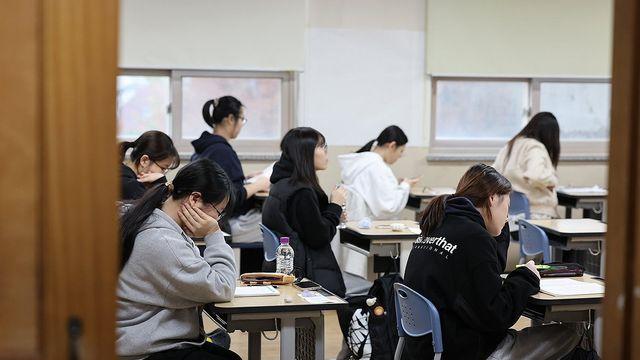 수능, 작년보다 다소 어려워져…