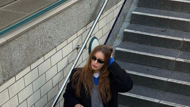 블랙 코트와 찰떡 궁합! 이너로 입기 좋은 니트 추천