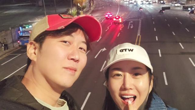 장윤정♥도경완, 가짜뉴스에도 굳건…남산 아래 ‘95점 데이트’