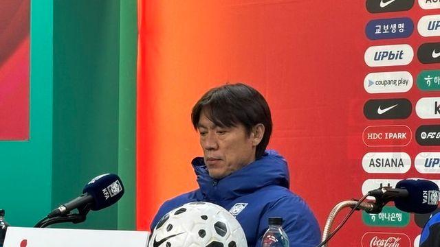 [IN PRESS] '감소한 손흥민 출전시간' 홍명보 감독, 