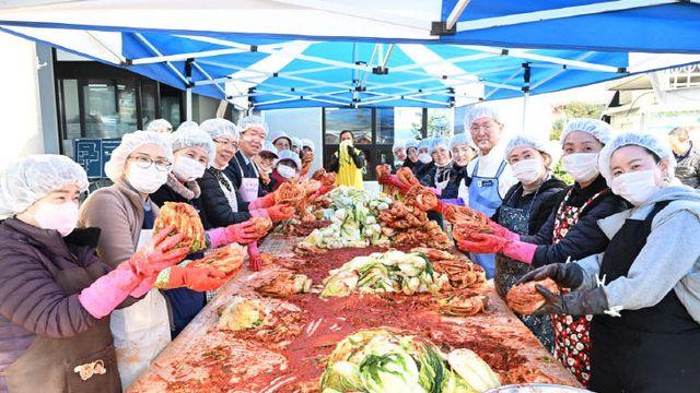 석교동,'제1회 나눠먹는 사랑의 김장김치 행사'개최