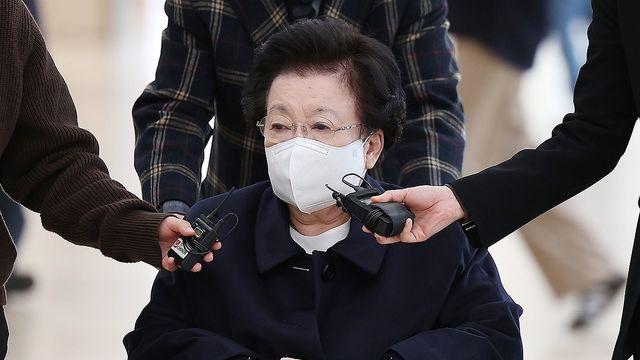 금거북이 '尹당선 선물? 공직 청탁용?'…이배용, 특검 2차출석