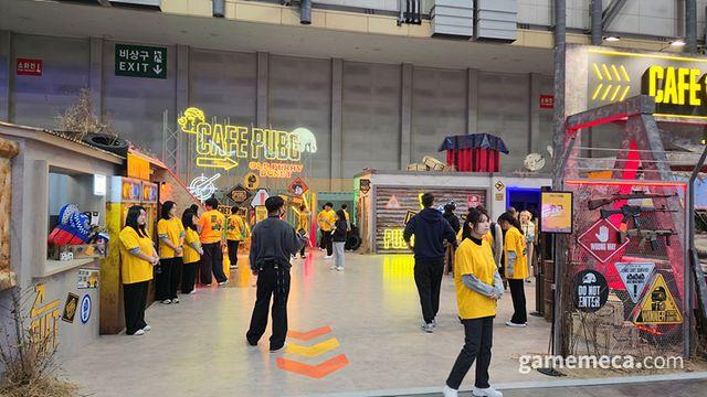 [포토] 도넛과 커피와 총이 있는, 지스타 'PUBG 카페'