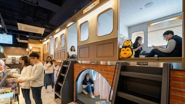 초콜릿보다 감성, 빼빼로데이 데이트 명소로 떠오른 ‘만화카페 벌툰’