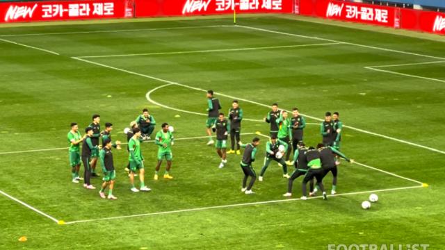 '훈련 전 단체 기도, 오징어게임 워밍업…' 볼리비아의 독특한 홍명보호 대비 훈련법 [볼리비아전 훈련]