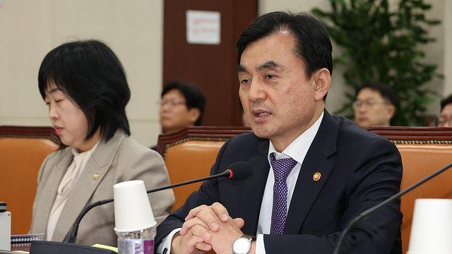 국방위, 軍 당직비 인상 등 2천975억 증액 국방부 예산안 의결