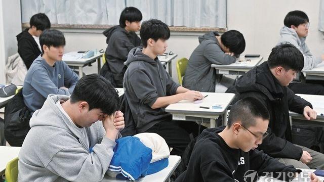 듣기평가땐 항공 운항도 중단?…외신도 잇따라 ‘한국 수능’ 조명