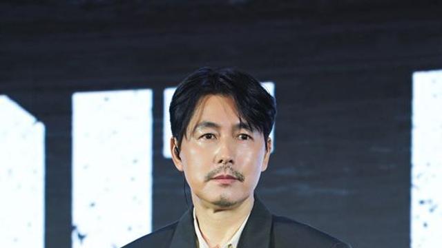 정우성, '혼외자 논란' 후 첫 작품공개 현장…사생활 질문은 NO