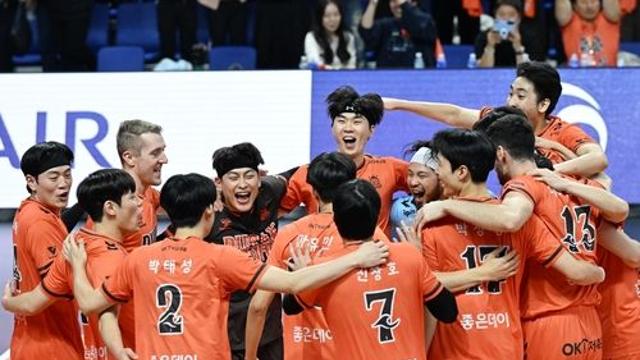 프로배구 OK·페퍼의 ‘꼴찌 반란’…2025-2026시즌 판세 흔드는 두 팀