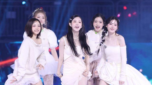 키키, 숲의 요정 변신… ‘아이 두 미’로 통통 튀는 청량美 [2025 KGMA]