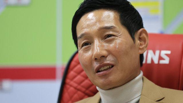 염경엽 LG 감독이 코치에게…