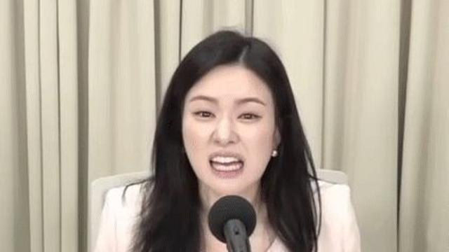 남편이 만들어준 노래 부르는 아내