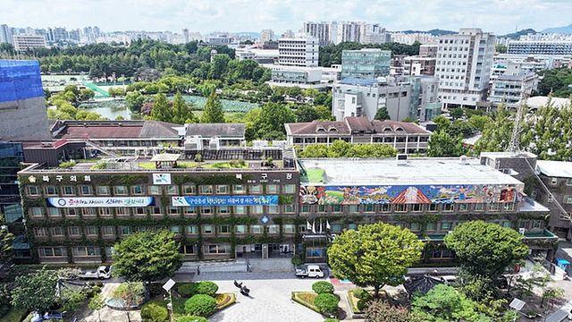 광주 북구청장, 노래자랑에 여성 공무원 백댄서 동원 입길