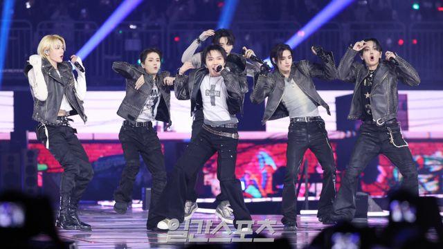 보넥도 ‘오늘만 아이 러브 유’→‘헐리우드 액션’…유려한 퍼포먼스 [2025 KGMA]