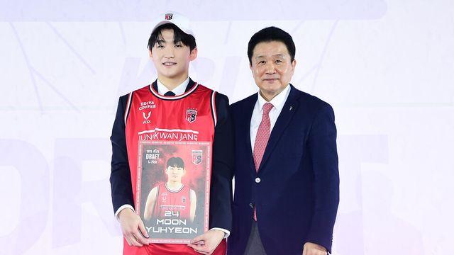 KBL 최초 1순위 형제 탄생… 문유현, 전체 1순위로 정관장행