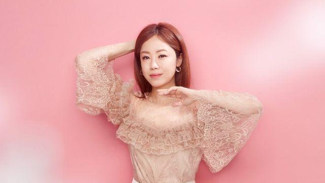 김민희, 매일 밤 SNS 소통 선언…국민 이모 등극