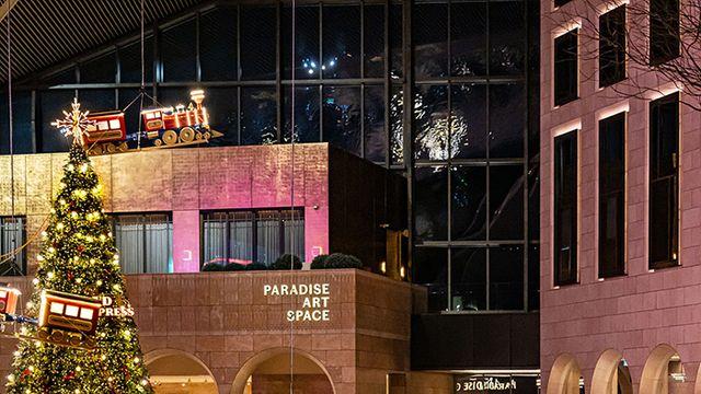 호텔들이 불 밝힌 겨울 축제의 시작, 도심 곳곳 크리스마스 감성 가득