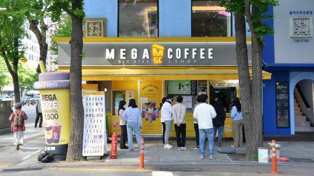 출시 두 달 만에 대박…'75만개' 폭발적 반응에 판매 연장하는 메가 커피 '화제의 메뉴'