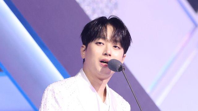 이찬원, 최고 인기상 수상 “지난해 5관왕, 올해 3관왕...뜻깊어” [2025 KGMA]