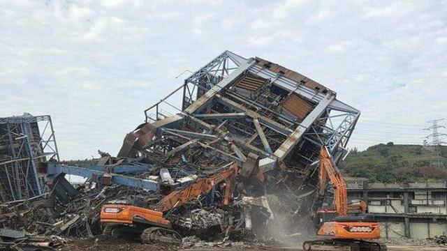 울산발전소 붕괴 현장서 마지막 실종자 발견…구조 중(종합)